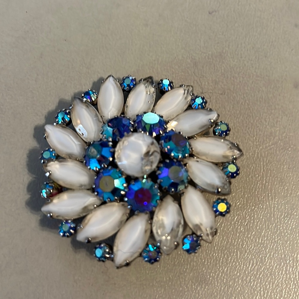 WEISS Brooch